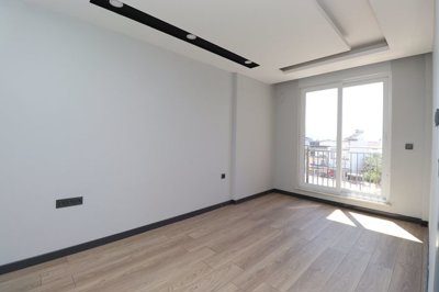 Interior 6