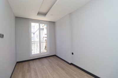 Interior 8
