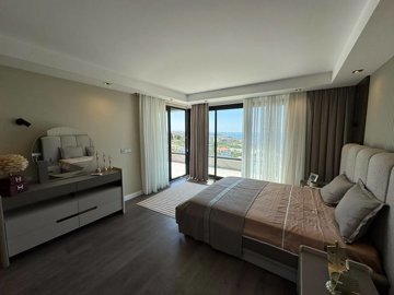 Interior 4