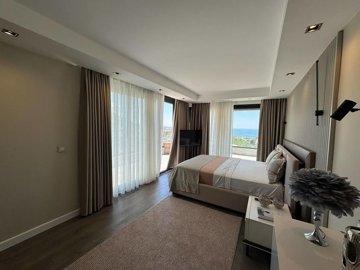 Interior 7