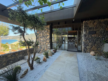 Exterior 14