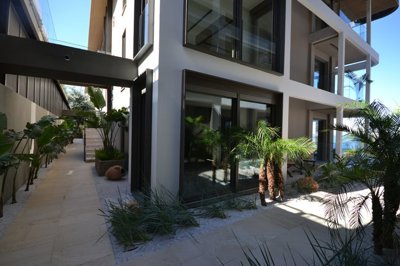 Exterior 4