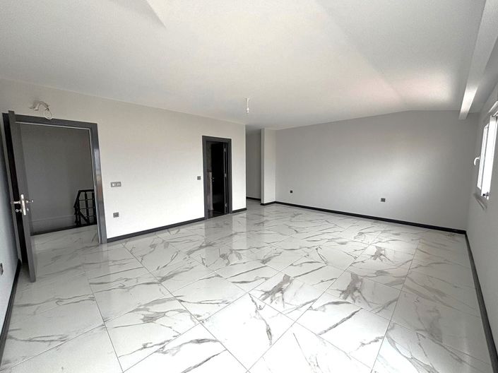 Image No.21-3 Bed Apartment for sale