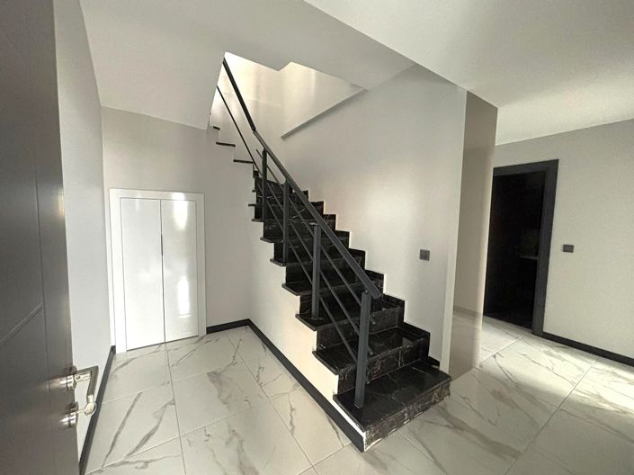 Image No.33-3 Bed Apartment for sale