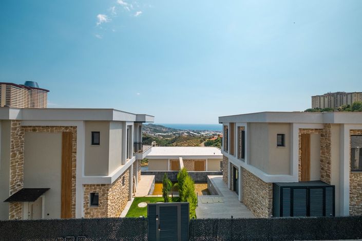 Image No.20-4 Bed Apartment for sale