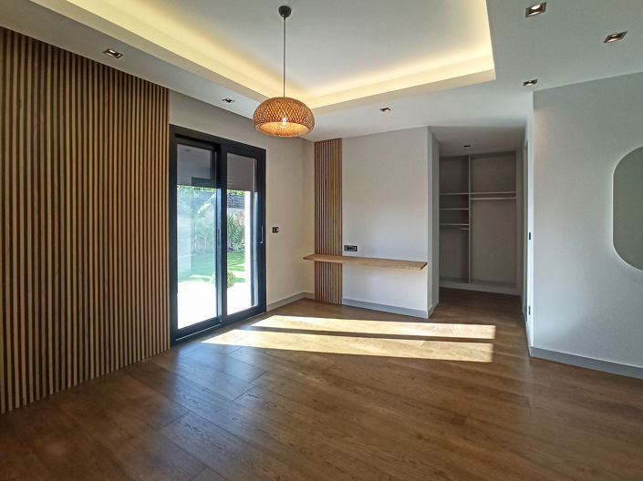 Image No.15-7 Bed House/Villa for sale