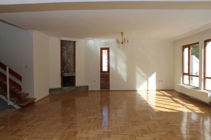 Image No.10-5 Bed Apartment for sale