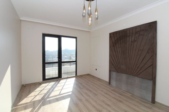 Image No.10-3 Bed Apartment for sale
