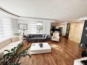 Interior 4