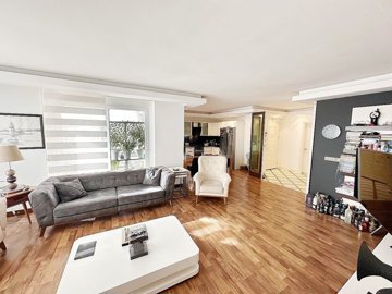 Interior 5