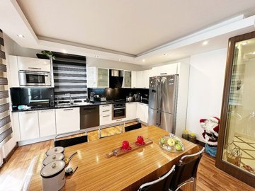 Interior 6