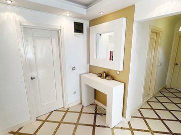 Interior 8