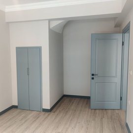 Interior 9