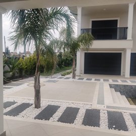 Exterior 4