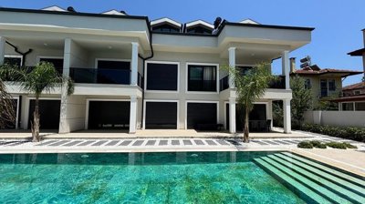 Exterior 4