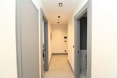 Interior 8