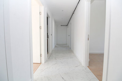 Interior 10