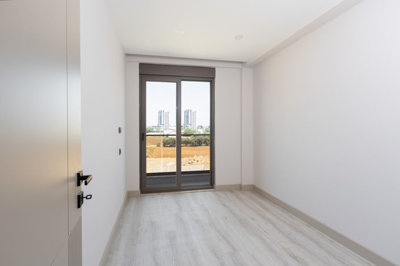 Interior 8