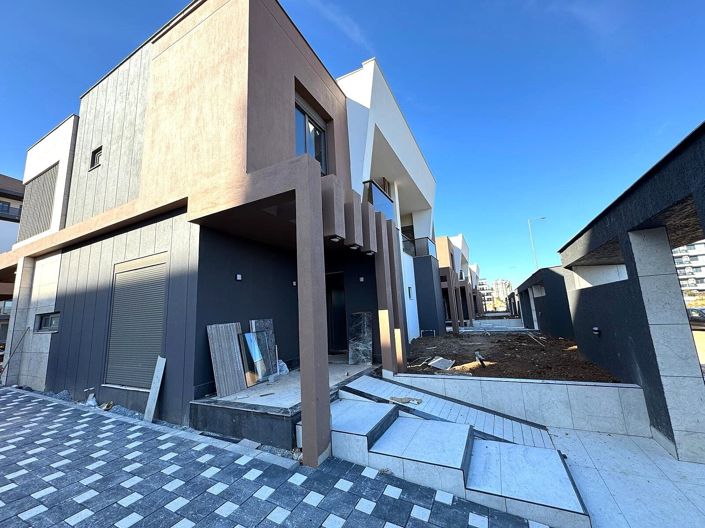 Image No.20-4 Bed House/Villa for sale