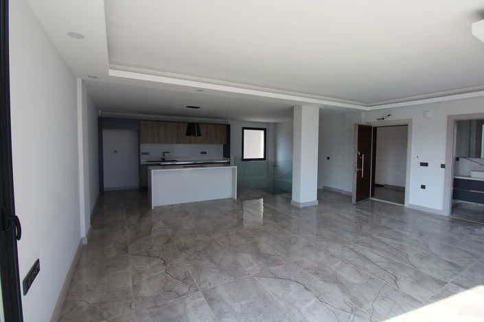 Image No.25-3 Bed Apartment for sale