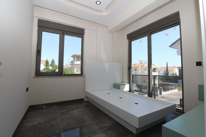 Image No.63-3 Bed Apartment for sale