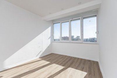 Interior 8