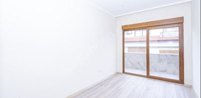 Interior 6