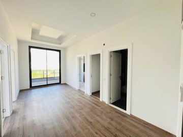 Interior 5