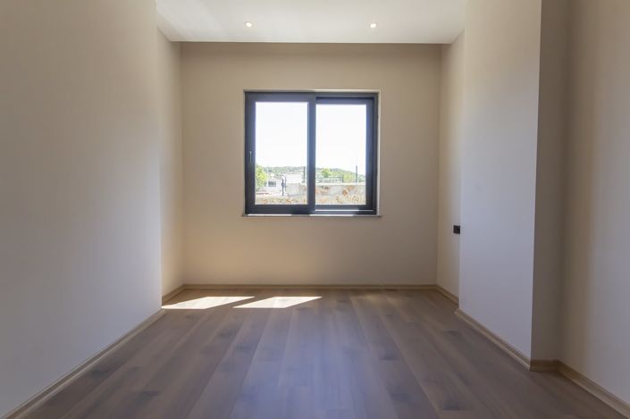 Image No.19-4 Bed Apartment for sale