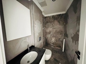 Interior 6
