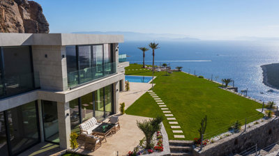 Exterior 3