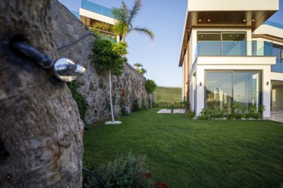 Exterior 5