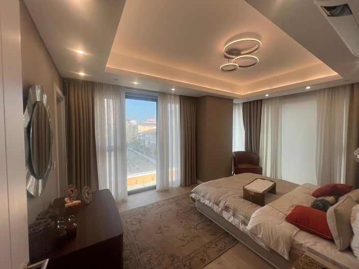 Image No.10-4 Bed Apartment for sale