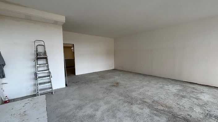 Image No.28-3 Bed Commercial for sale