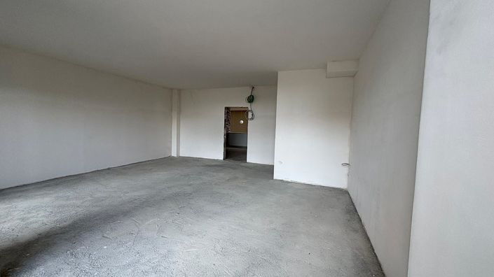 Image No.32-3 Bed Commercial for sale