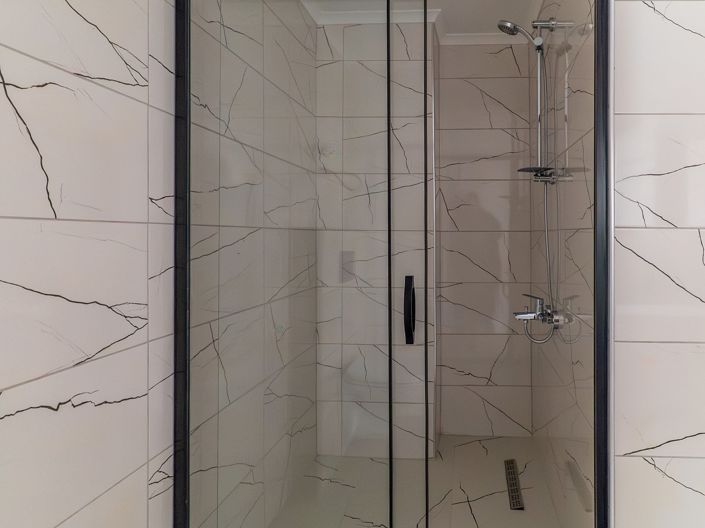 Image No.33-3 Bed Commercial for sale