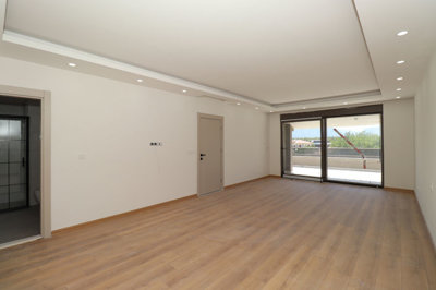 Interior 8