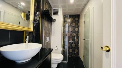 Interior 7