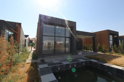 Exterior 3