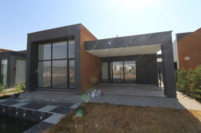 Exterior 4