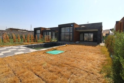 Exterior 5