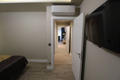 Interior 8