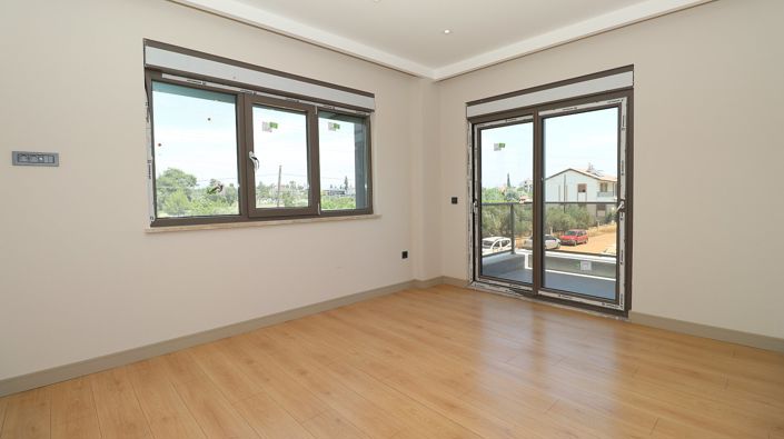 Image No.62-4 Bed Apartment for sale