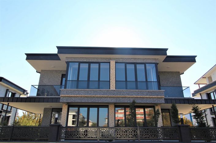 Image No.1-4 Bed House/Villa for sale