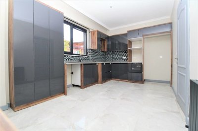 Interior 9