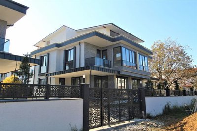 Exterior 3