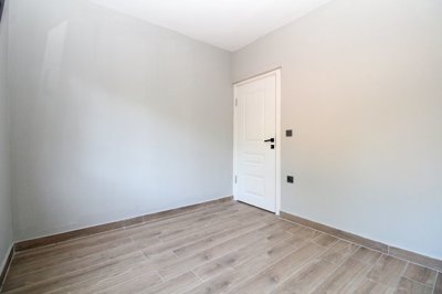 Interior 6