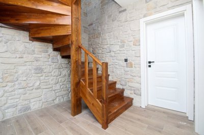 Interior 8
