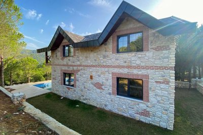 Exterior 4