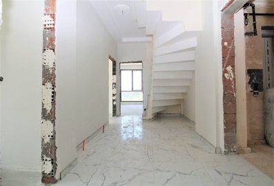 Interior 6